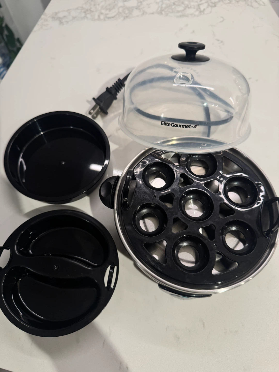 Moving Sale‼️ Elite Gourmet Egg Cooker – Like New 🥚✨