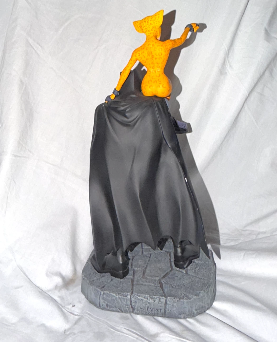 Dark knight strikes back statue Batman and cat girl. Damaged - photo 3