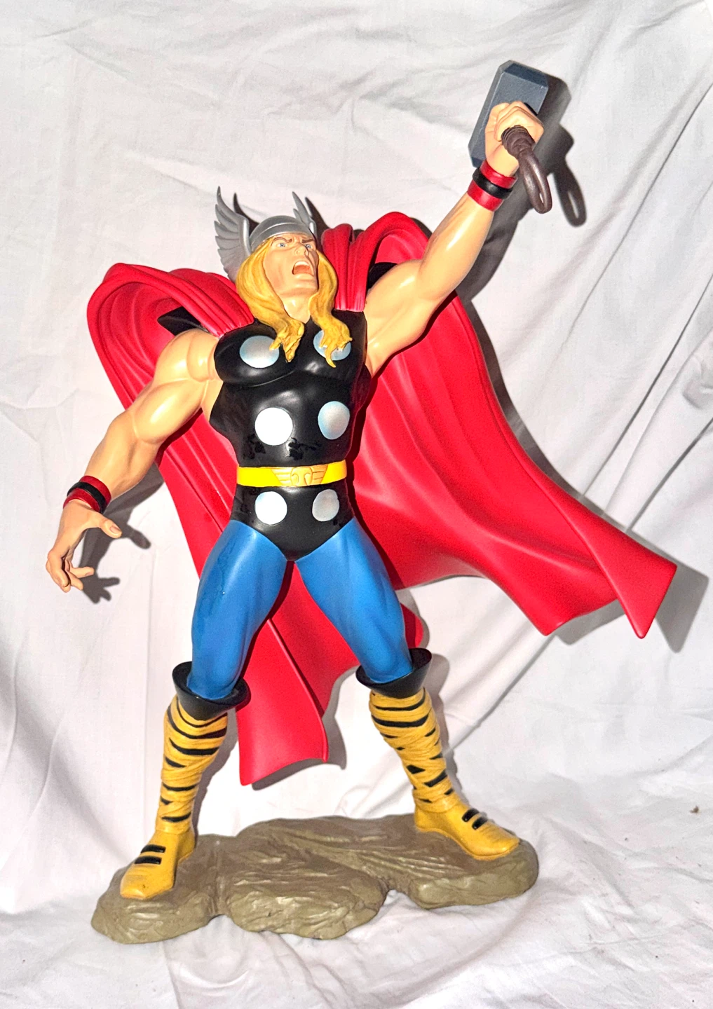 Marvel Avengers The Mighty Thor Limited Edition Collectible - photo 2