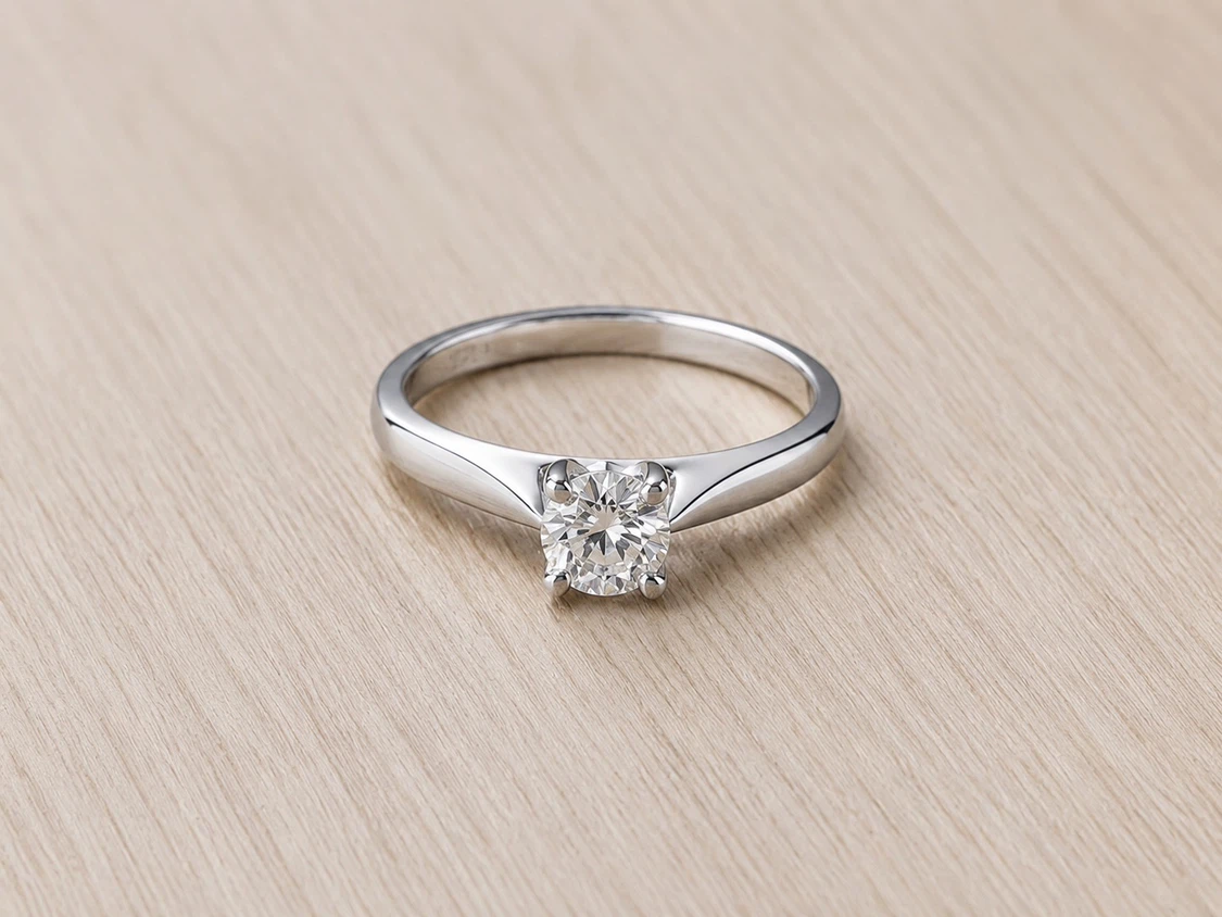 18k White Gold Diamond Ring
