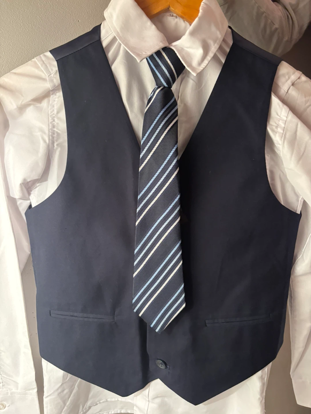 Costume 3 pièces pour garçon (veste, gilet, pantalon, cravate) - photo 3