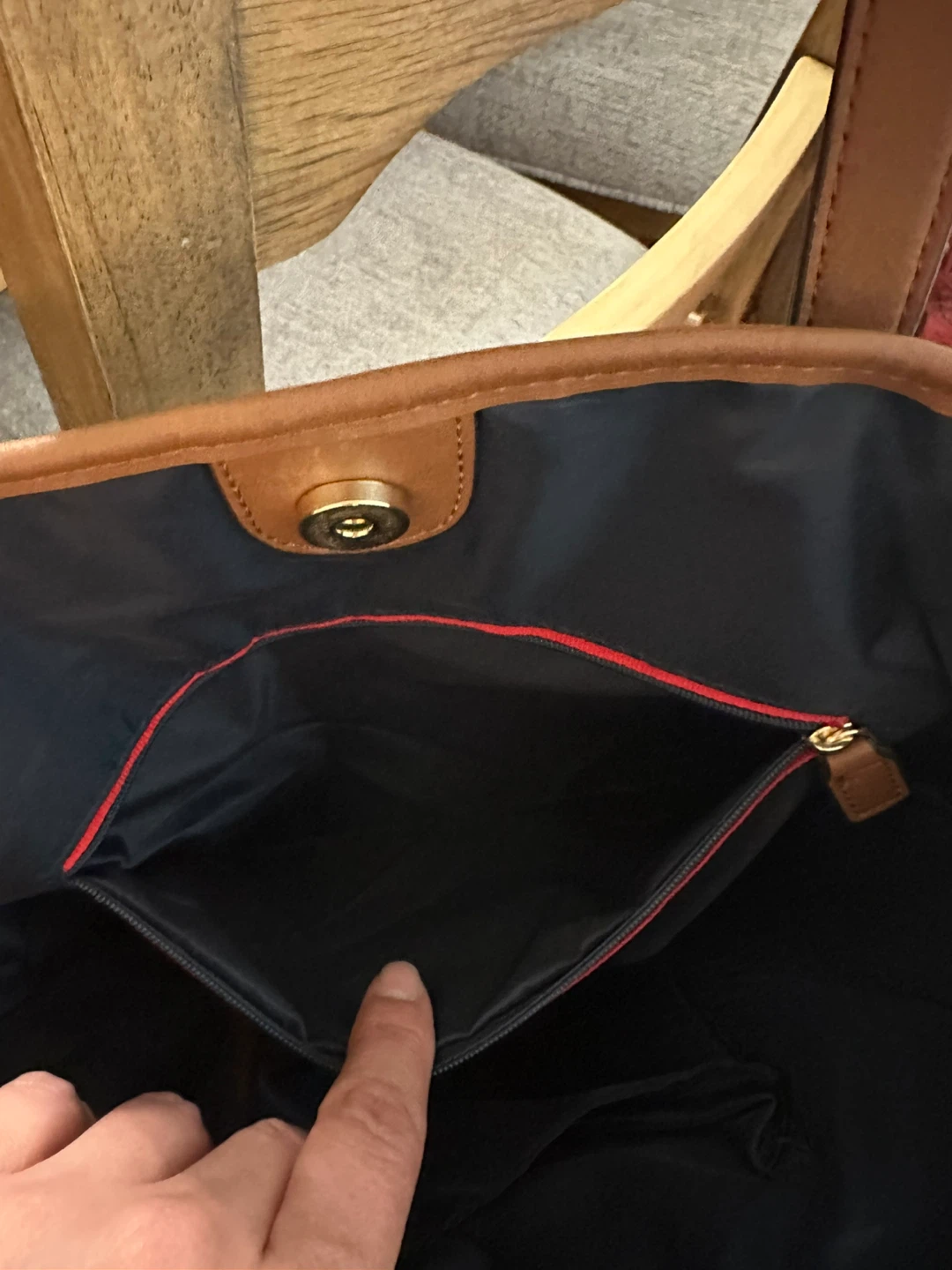 Tommy Hilfiger Quilted Tote Bag with Pouch - photo 4