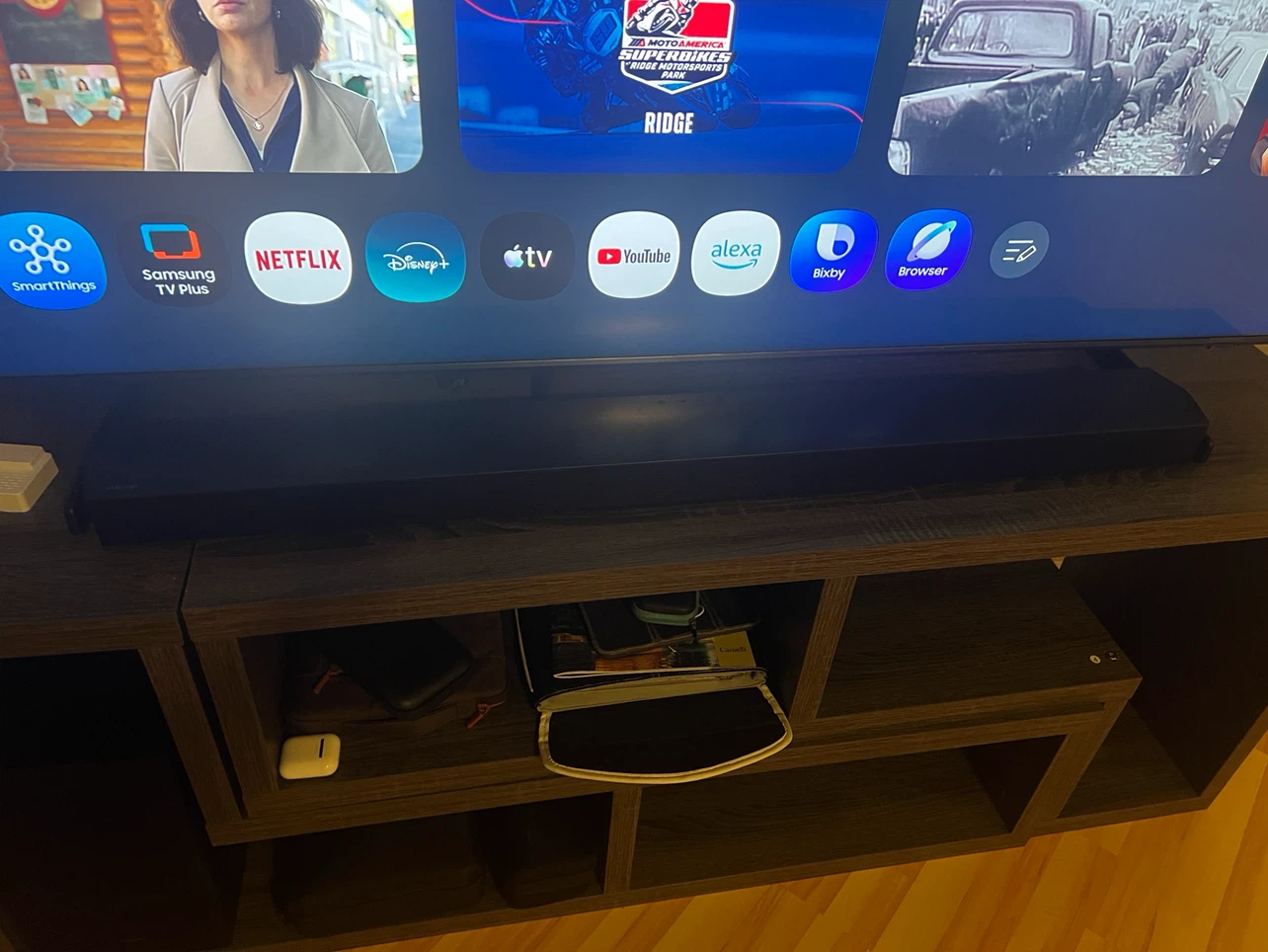 Samsung Smart TV with Soundbar 65” - photo 5