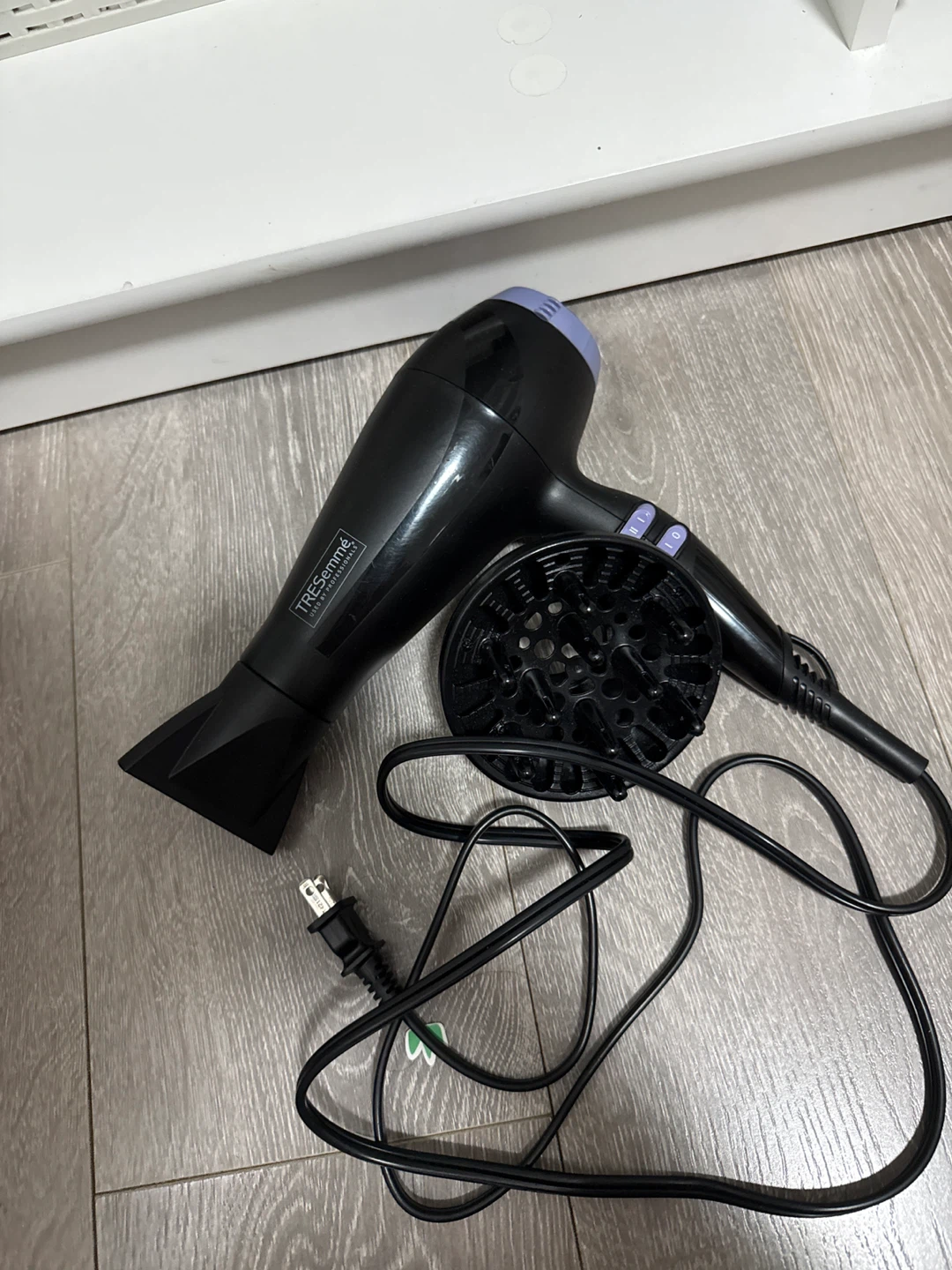 TRESemmé Black Hair Dryer - photo 2