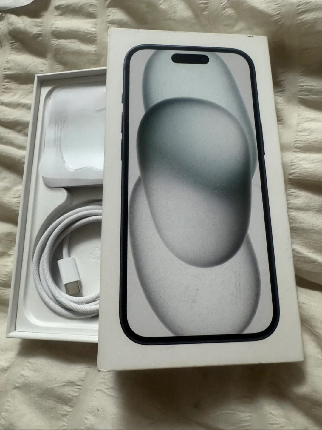 iPhone 15 - photo 3