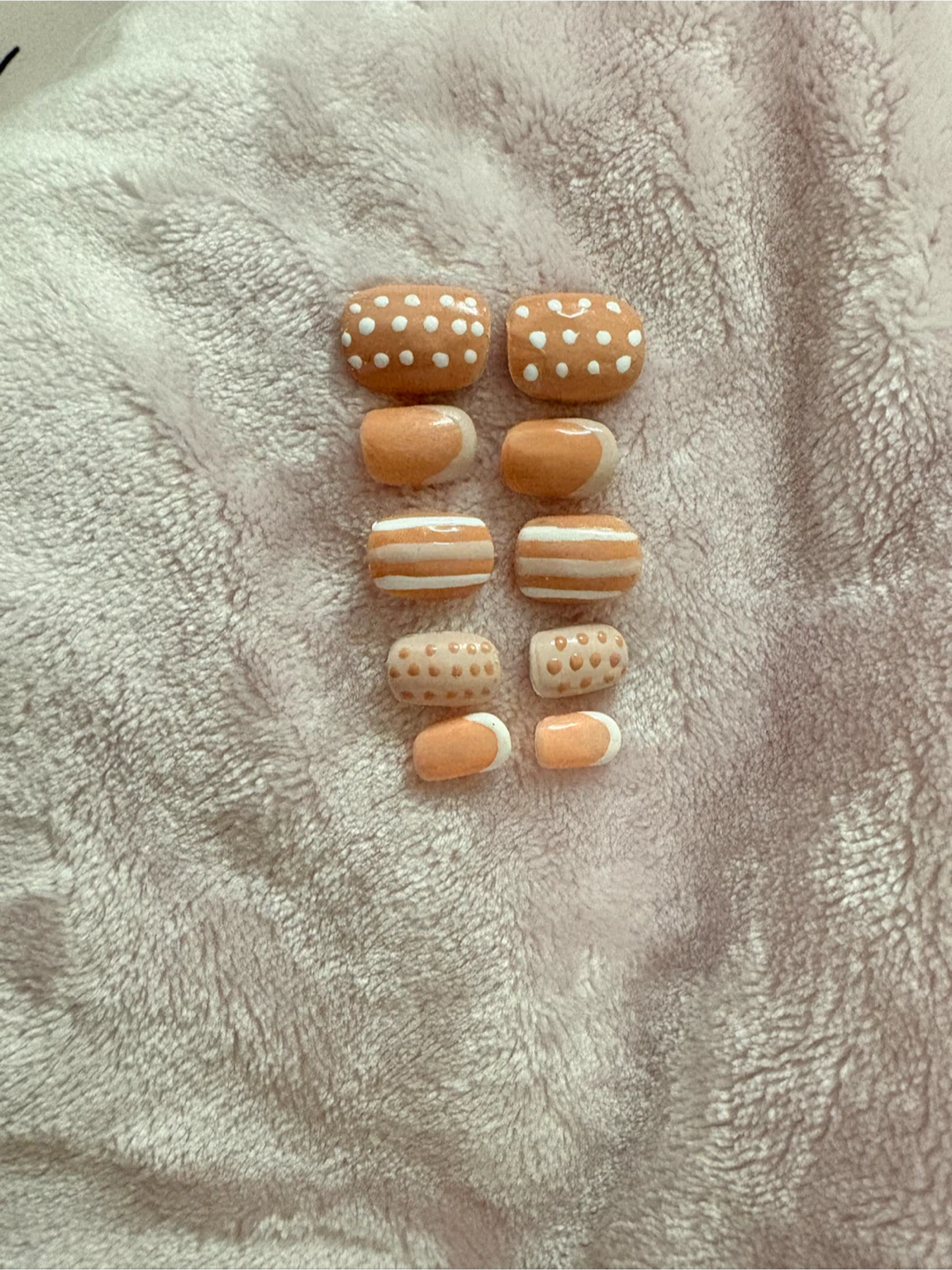 Nail Set - pinkish, White & Tan Designs