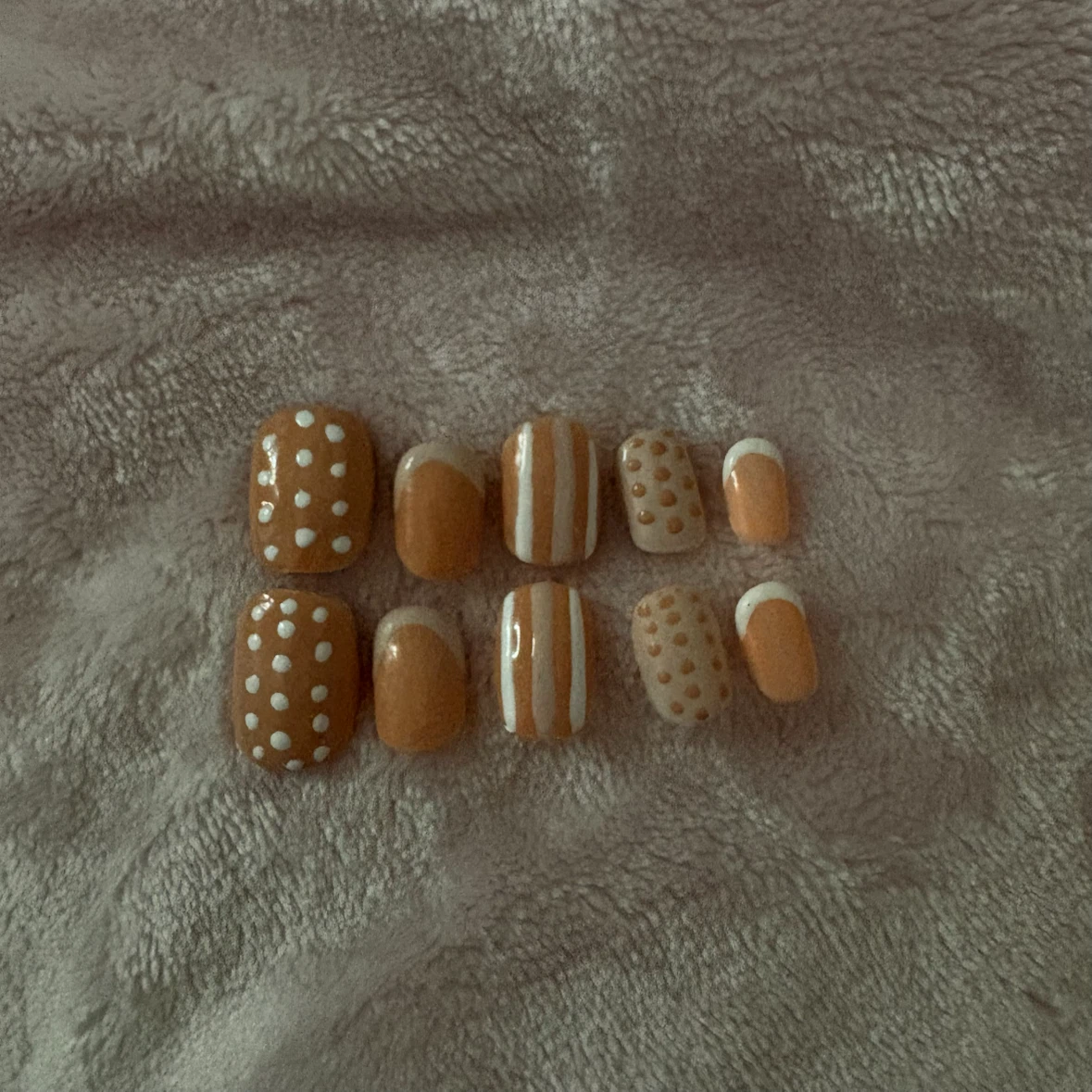 Nail Set - pinkish, White & Tan Designs - photo 2