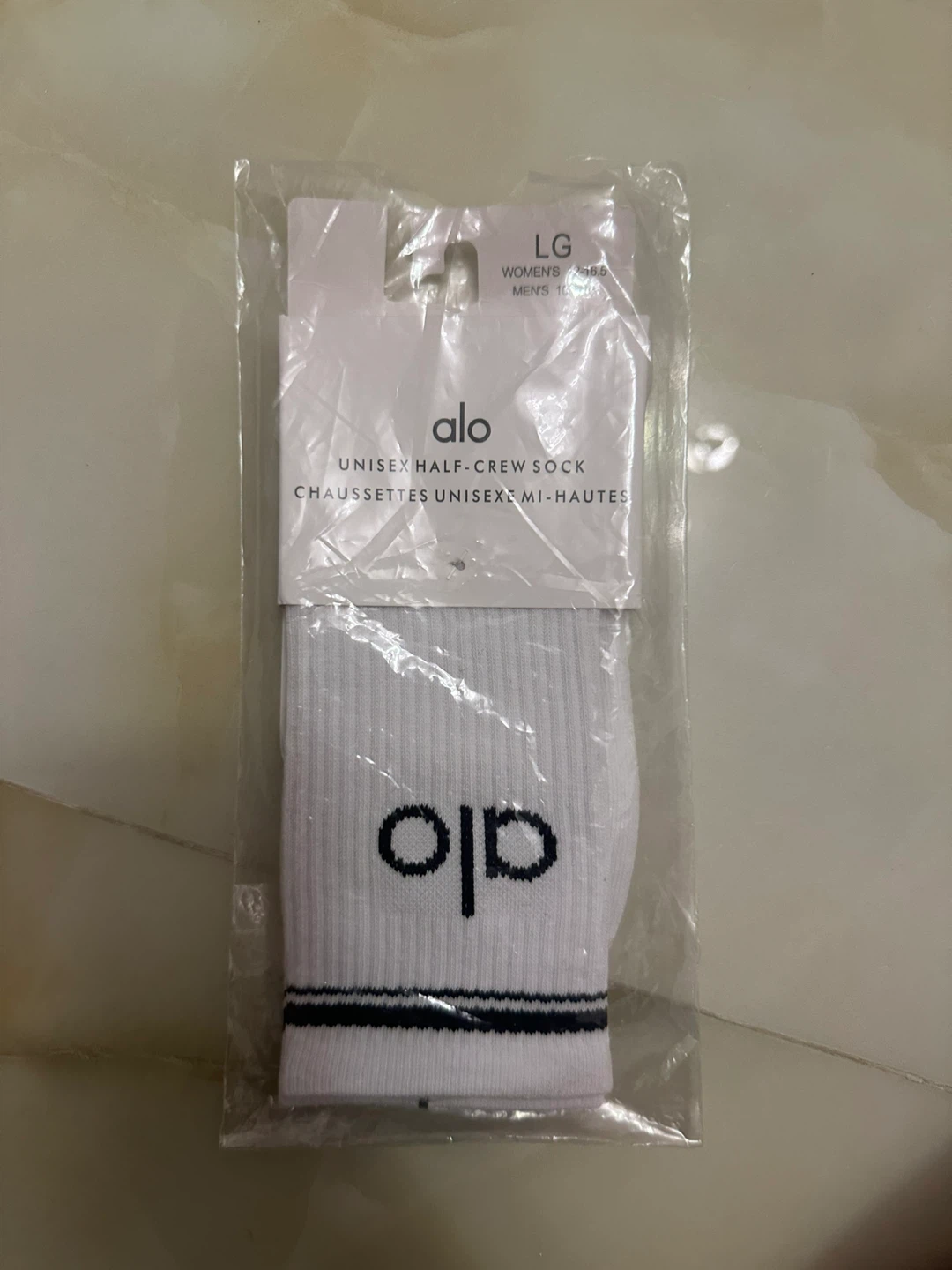 Alo Yoga Unisex Half-Crew Socks - White/Black - LG