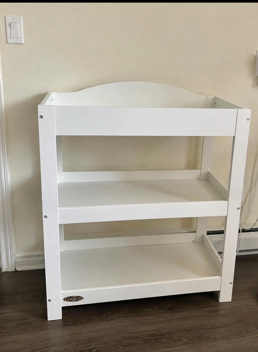 Graco White Changing Table with Shelves