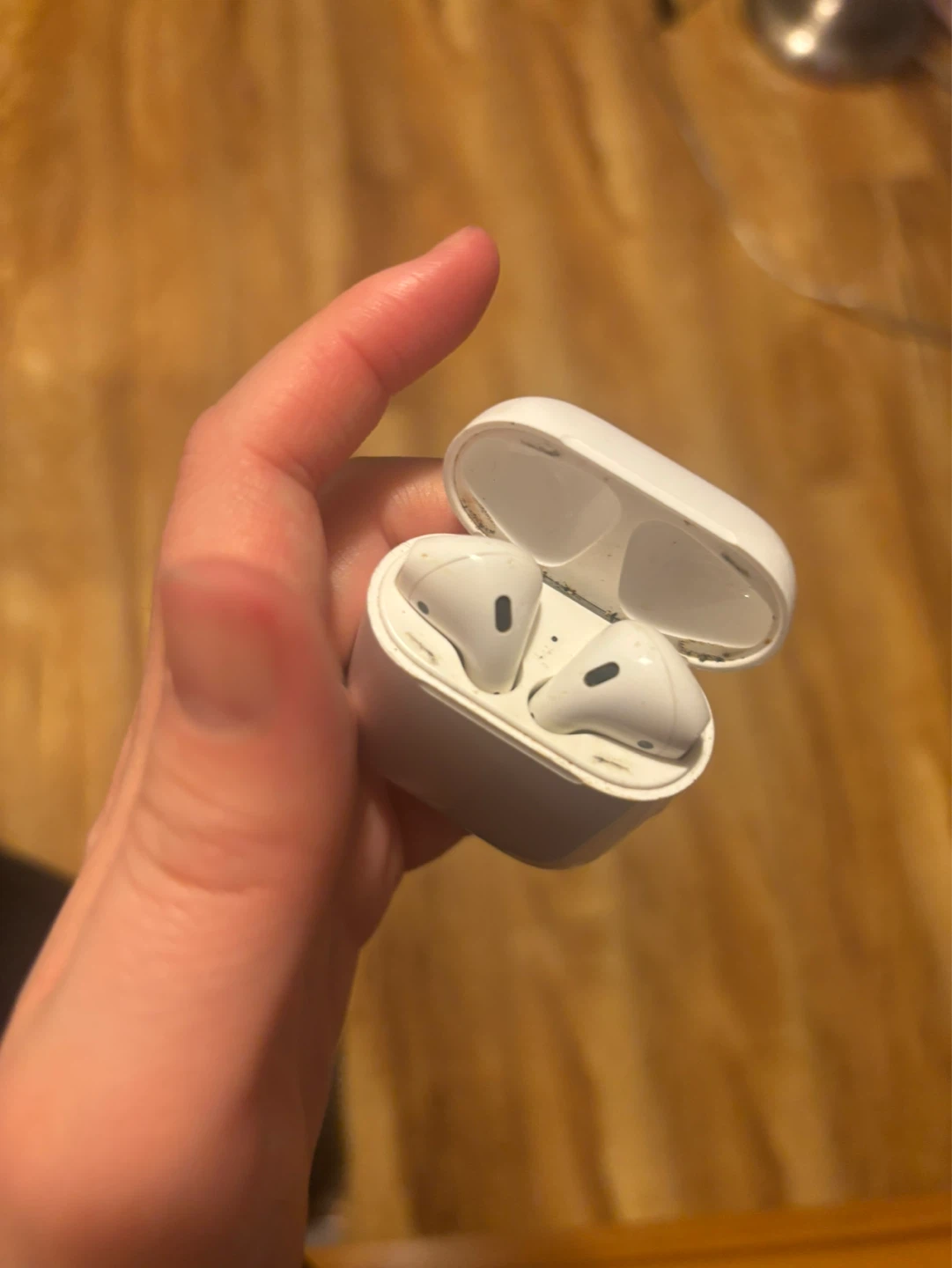 Apple AirPods 1st Gen (Case + Earbuds) - For Parts / As-Is - photo 2