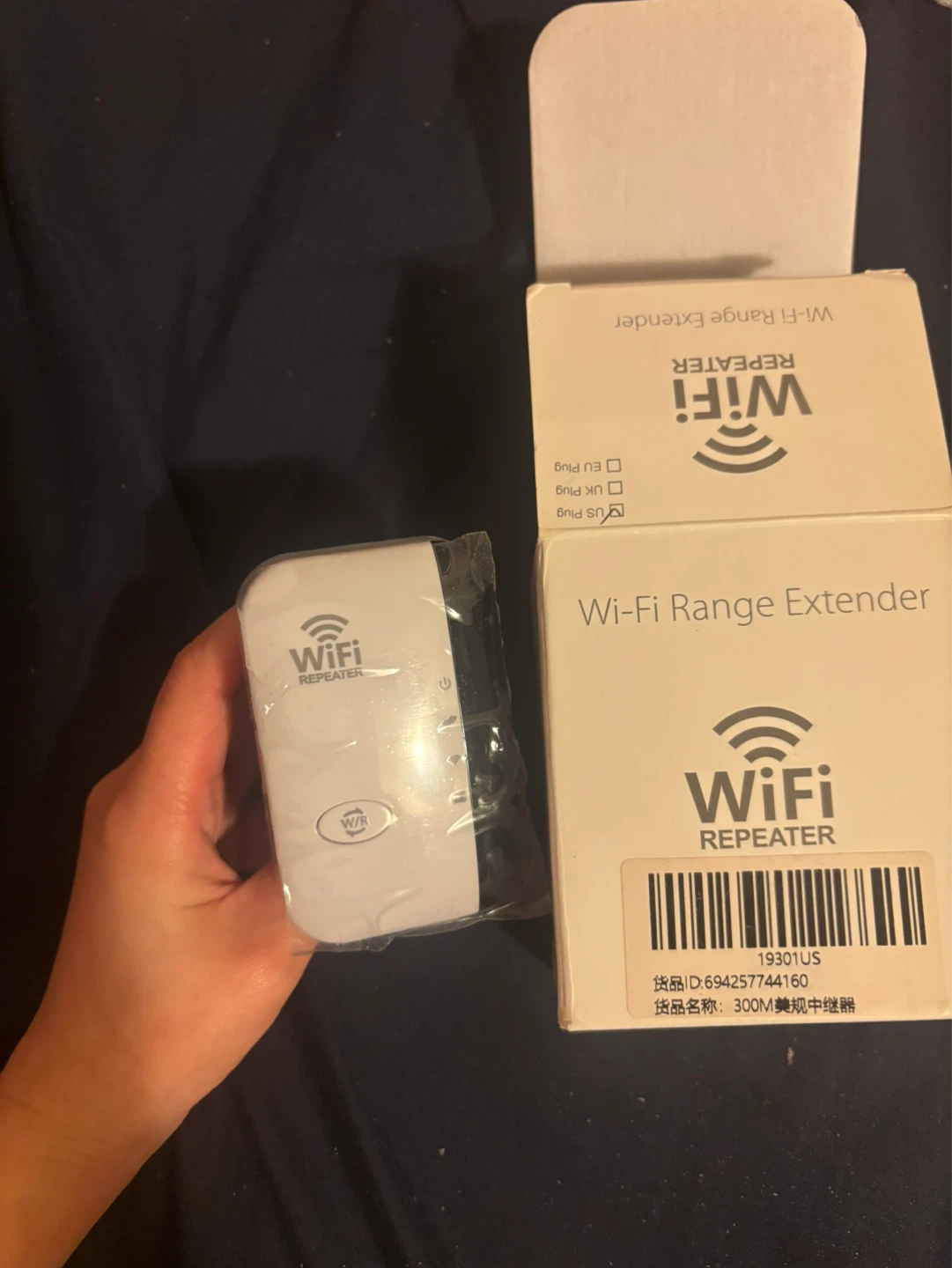 White Wi-Fi Range Extender Repeater