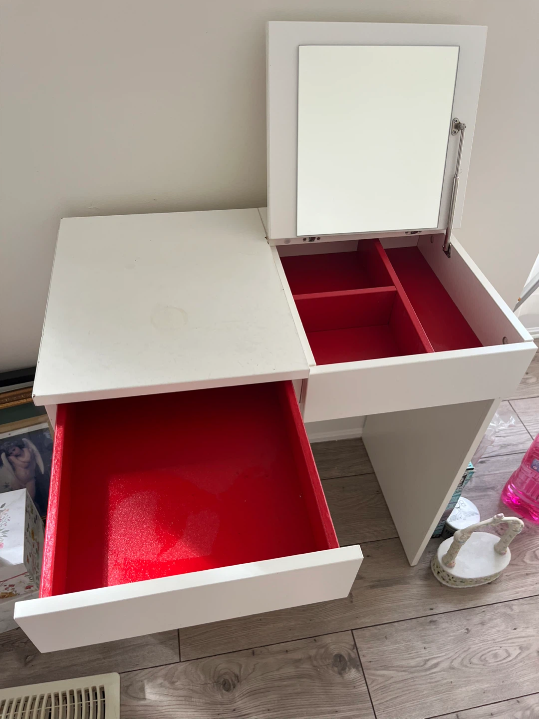 White Vanity Desk with Mirror and Red Interior - photo 4