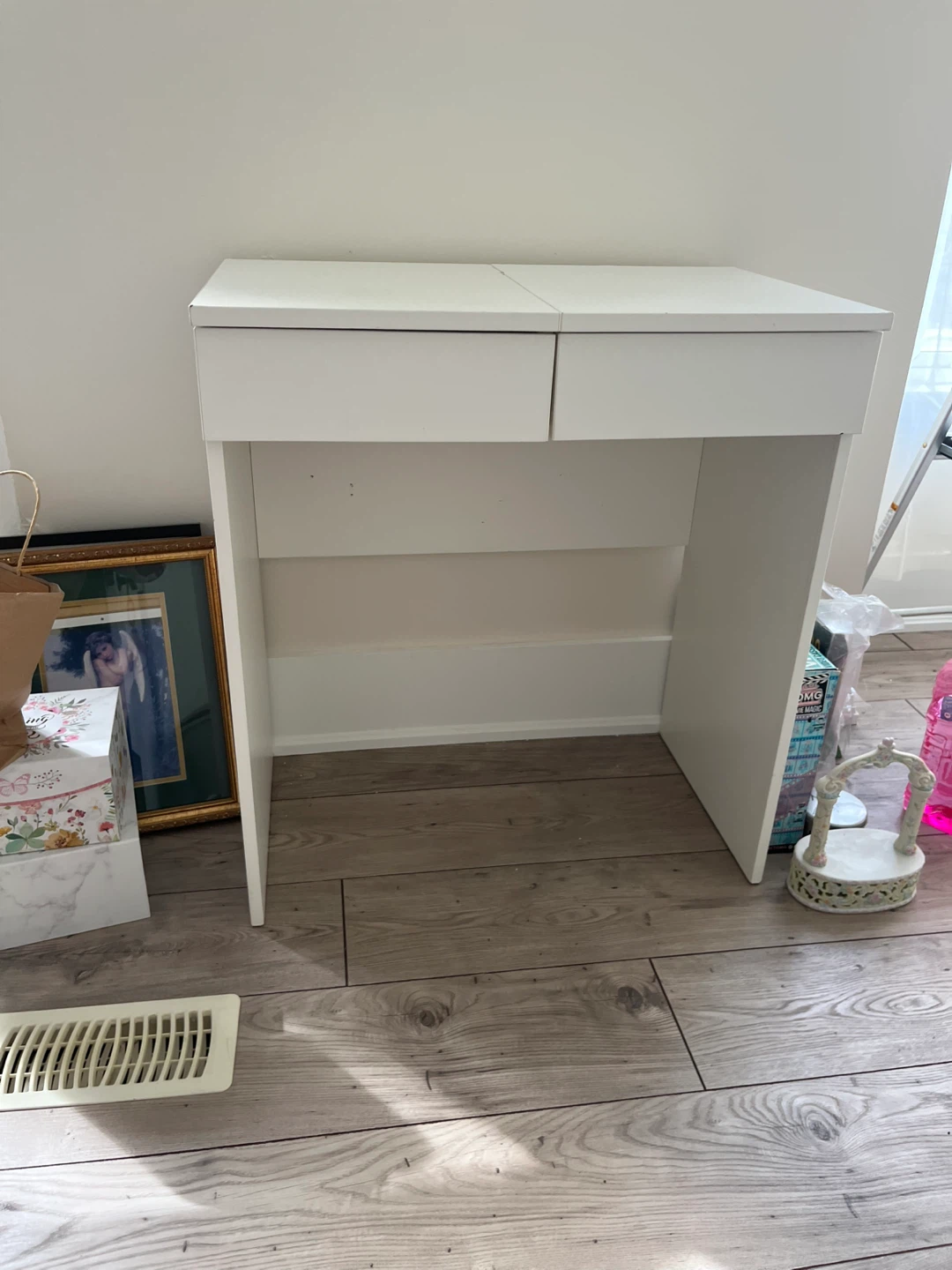 White Vanity Desk with Mirror and Red Interior - photo 3