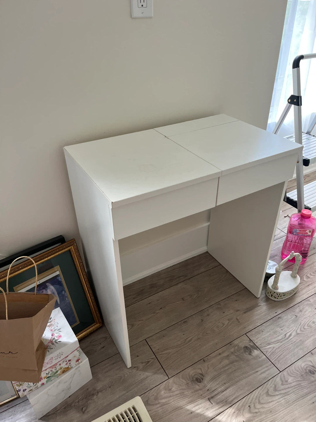 White Vanity Desk with Mirror and Red Interior - photo 2
