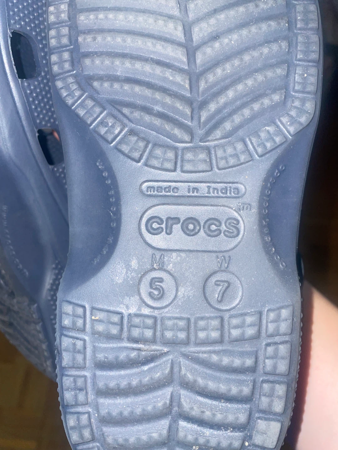 Crocs Navy Clogs Size 5/7 - photo 2
