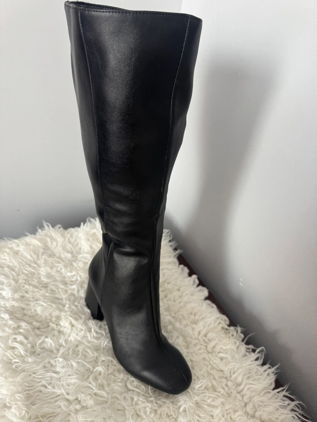 Rouge Black Knee-High Heeled Boots