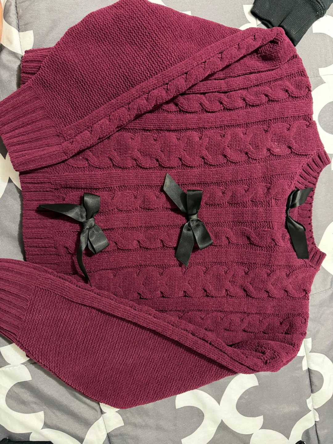 Kids pull over sweaters 10/12 - photo 2