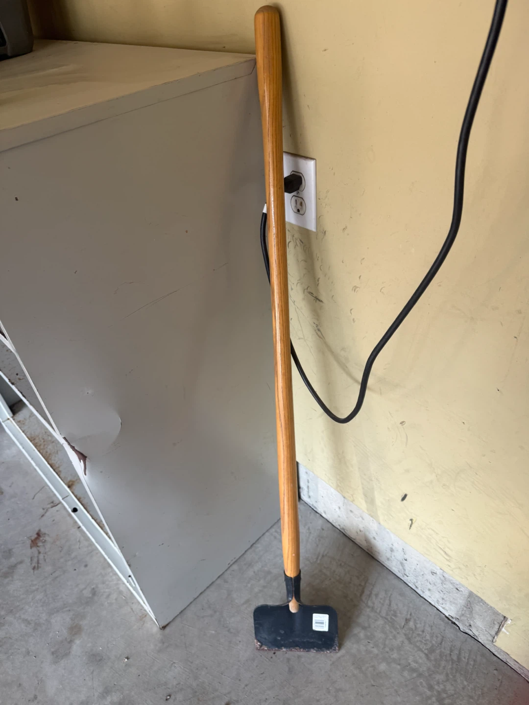 Garden hoe with wooden handle