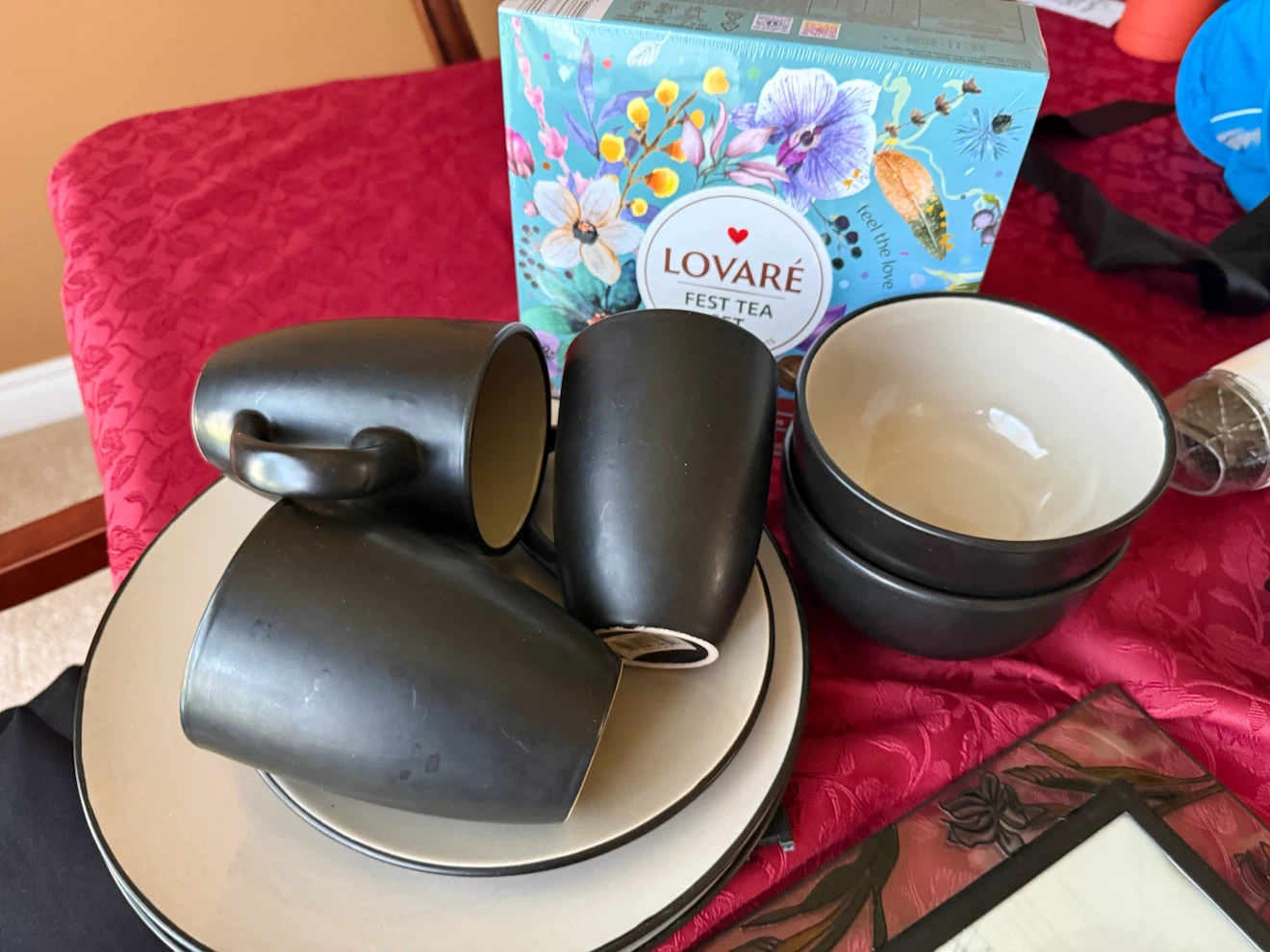 Set of 3 Black Mugs and 4 Bowls