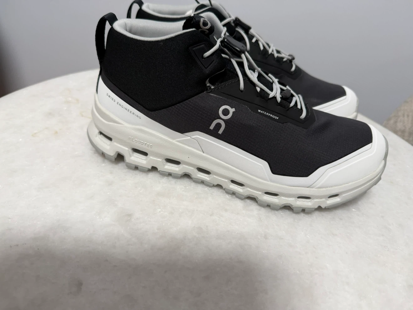 ON Cloud Waterproof Hiking Boots Youth 5 women’s 6.5/7 - photo 2