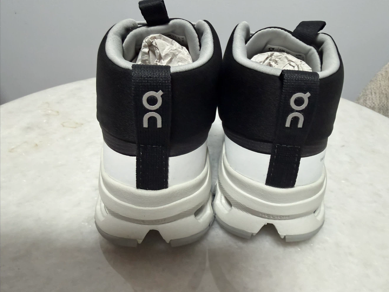 ON Cloud Waterproof Hiking Boots Youth 5 women’s 6.5/7 - photo 3