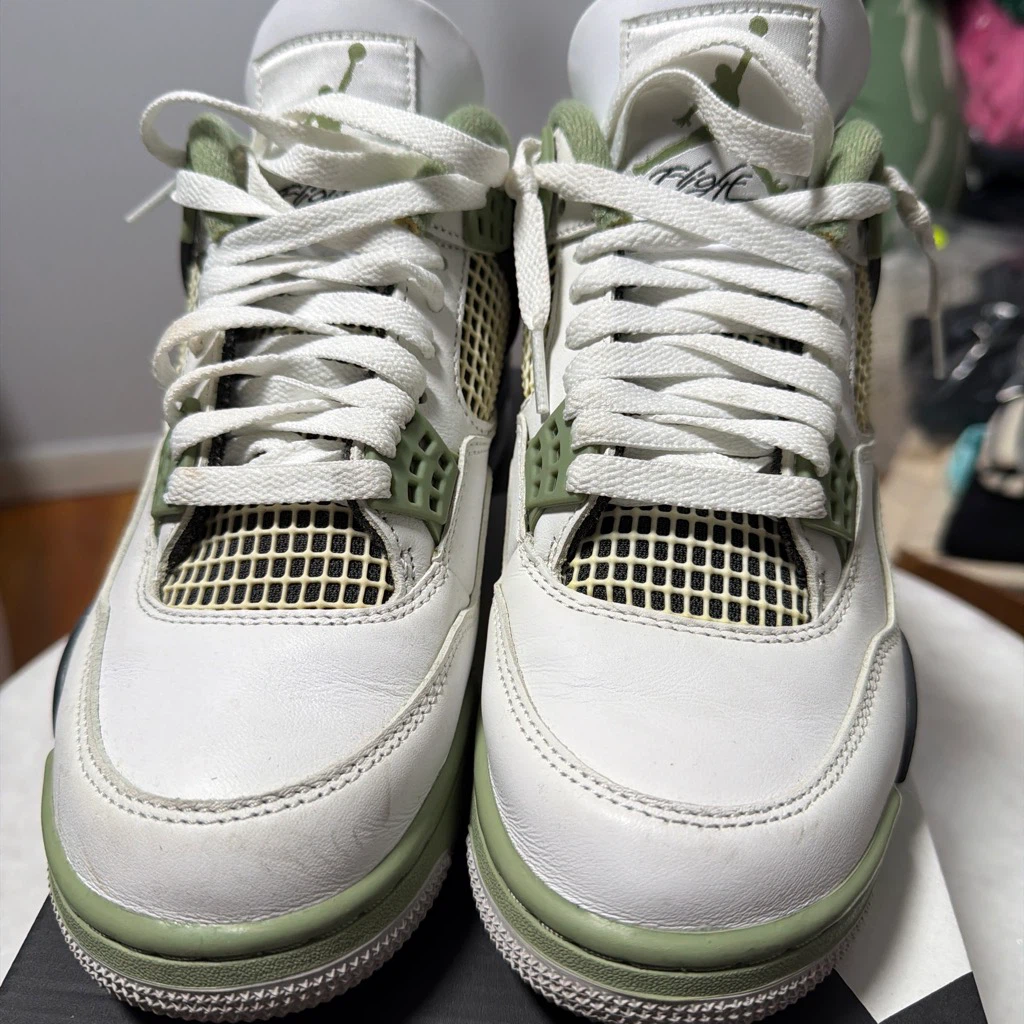 Air Jordan 4 Retro Seafoam women’s size 8.5