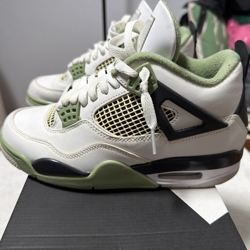 Air Jordan 4 Retro Seafoam women’s size 8.5 - photo 2