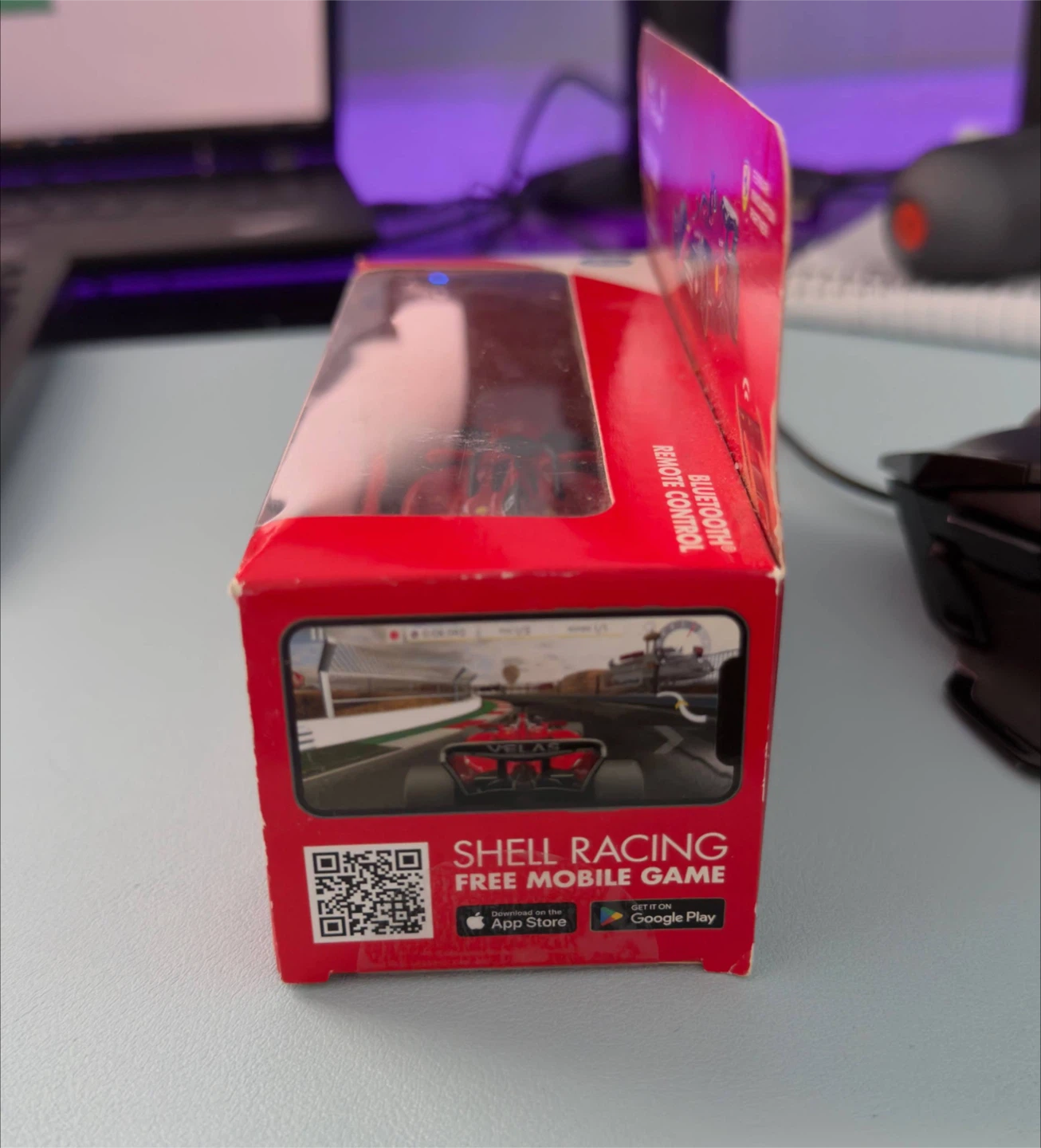 Shell V-Power Ferrari F1-75 Bluetooth Remote Control Car - photo 2