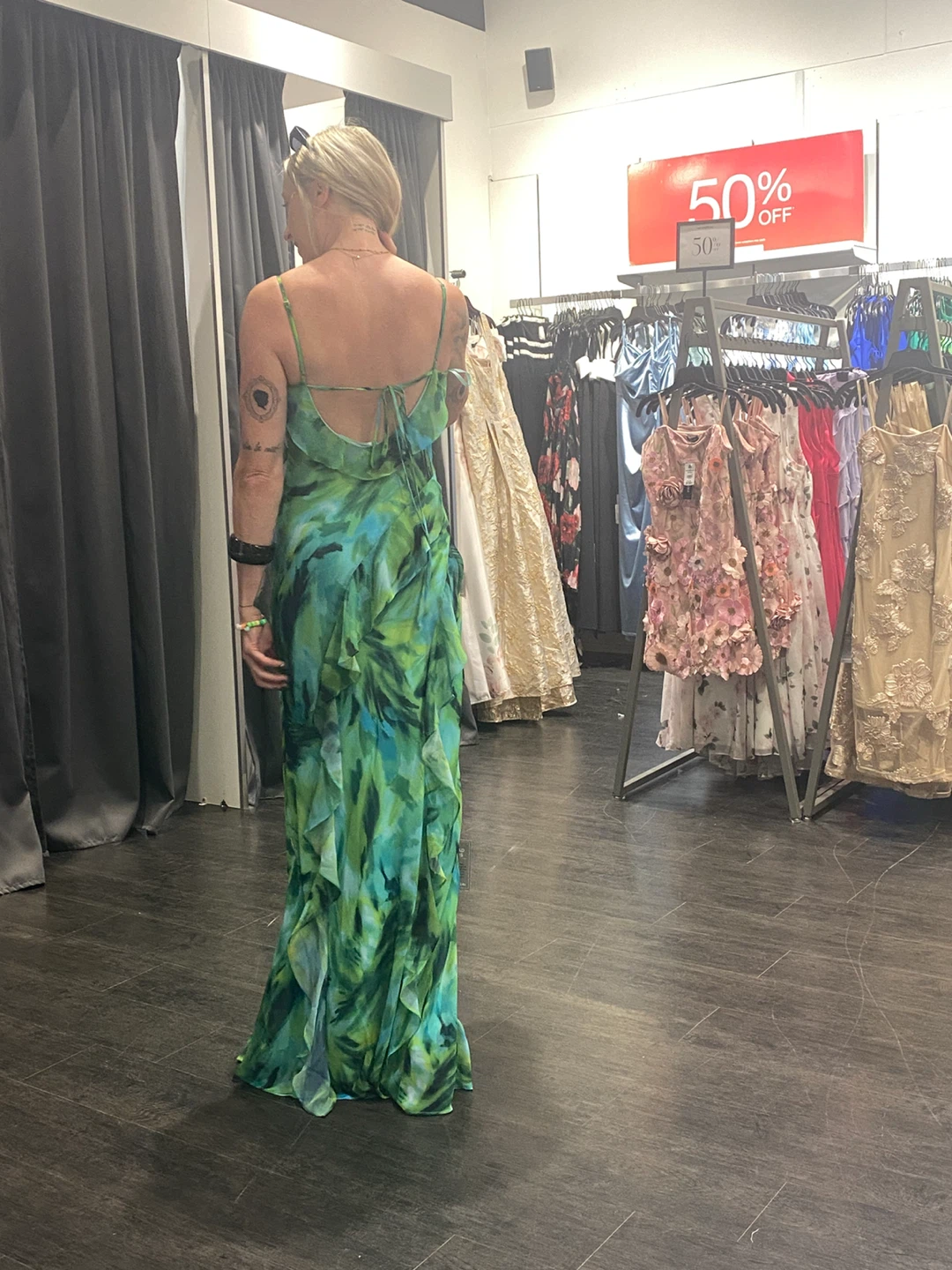 LE CHÂTEAU Printed Ruffle Chiffon Gown - photo 4