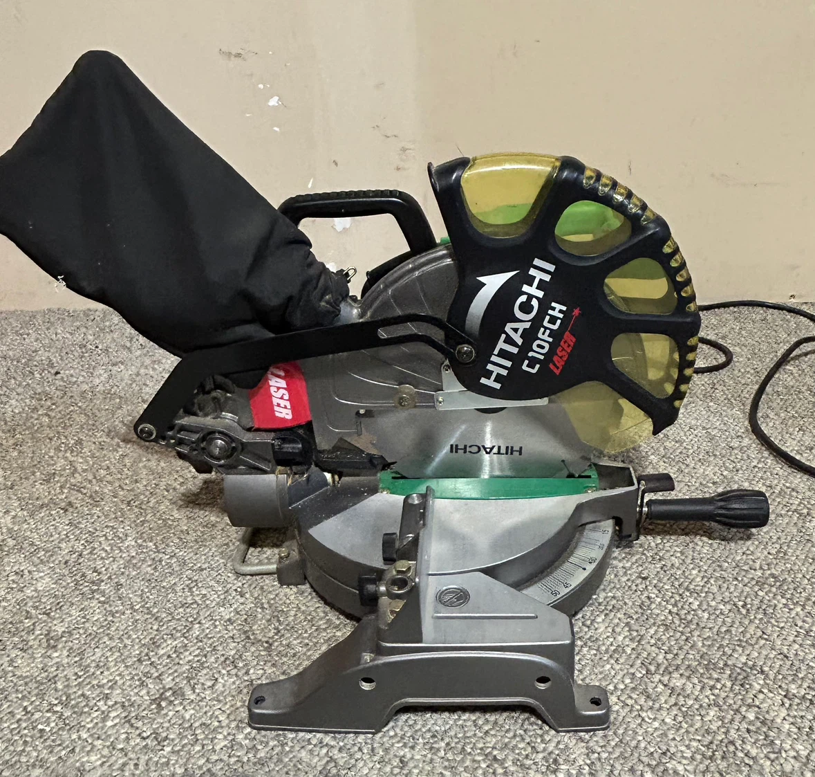 Hitachi C10FCH Compound Miter Saw with Laser Guide