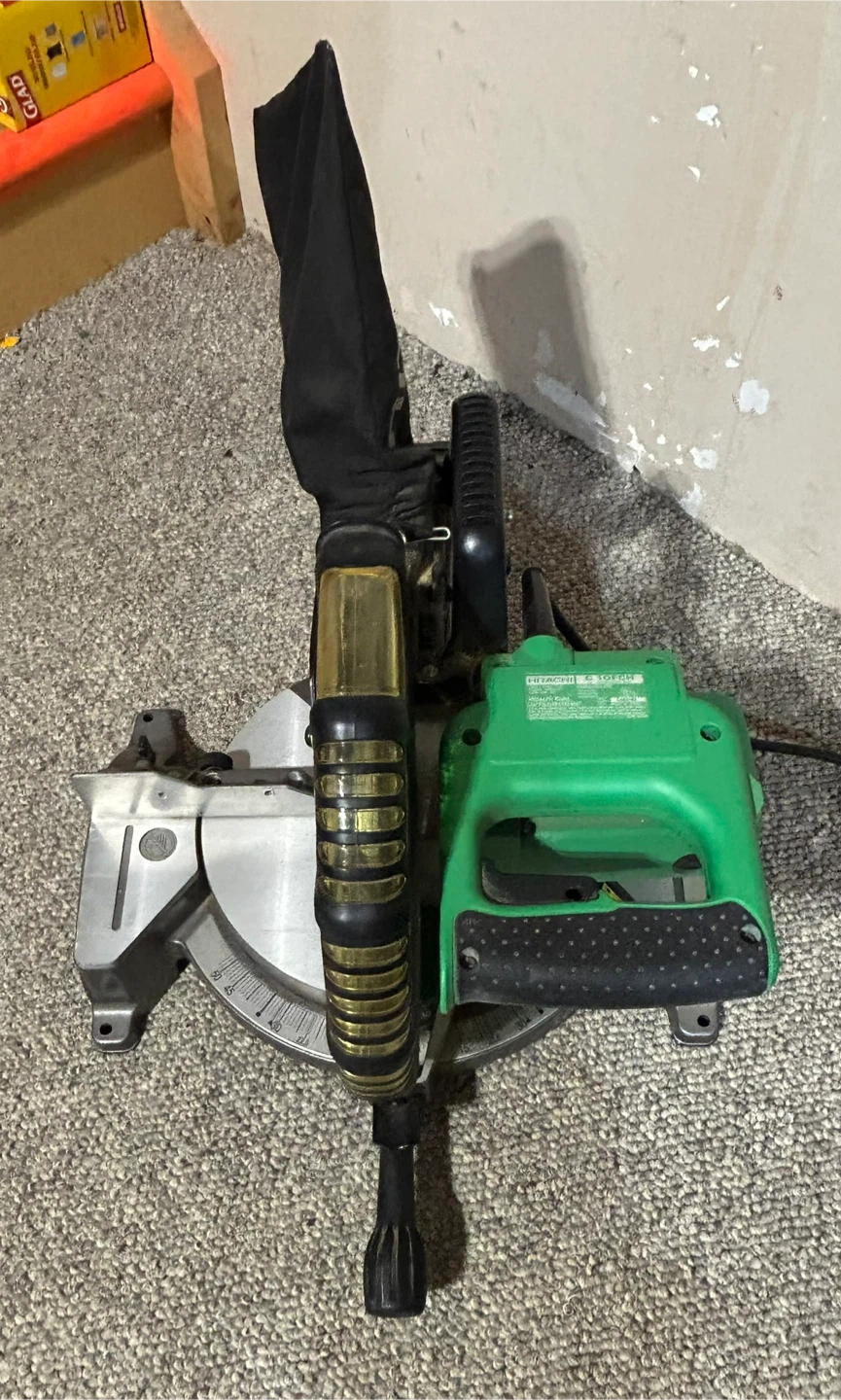 Hitachi C10FCH Compound Miter Saw with Laser Guide - photo 5