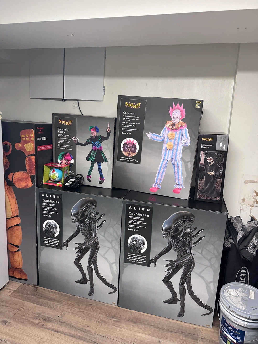 Halloween animatronics and costumes DM FOR PRICE AD ITS NOT $1
