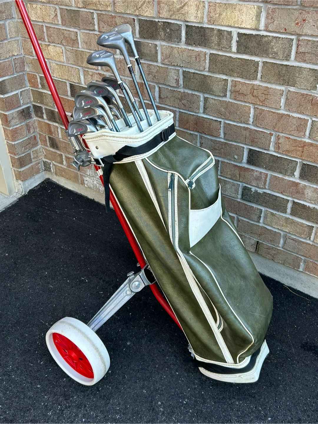 Dunlop JAN Golf Clubs and Bag with Push Cart
