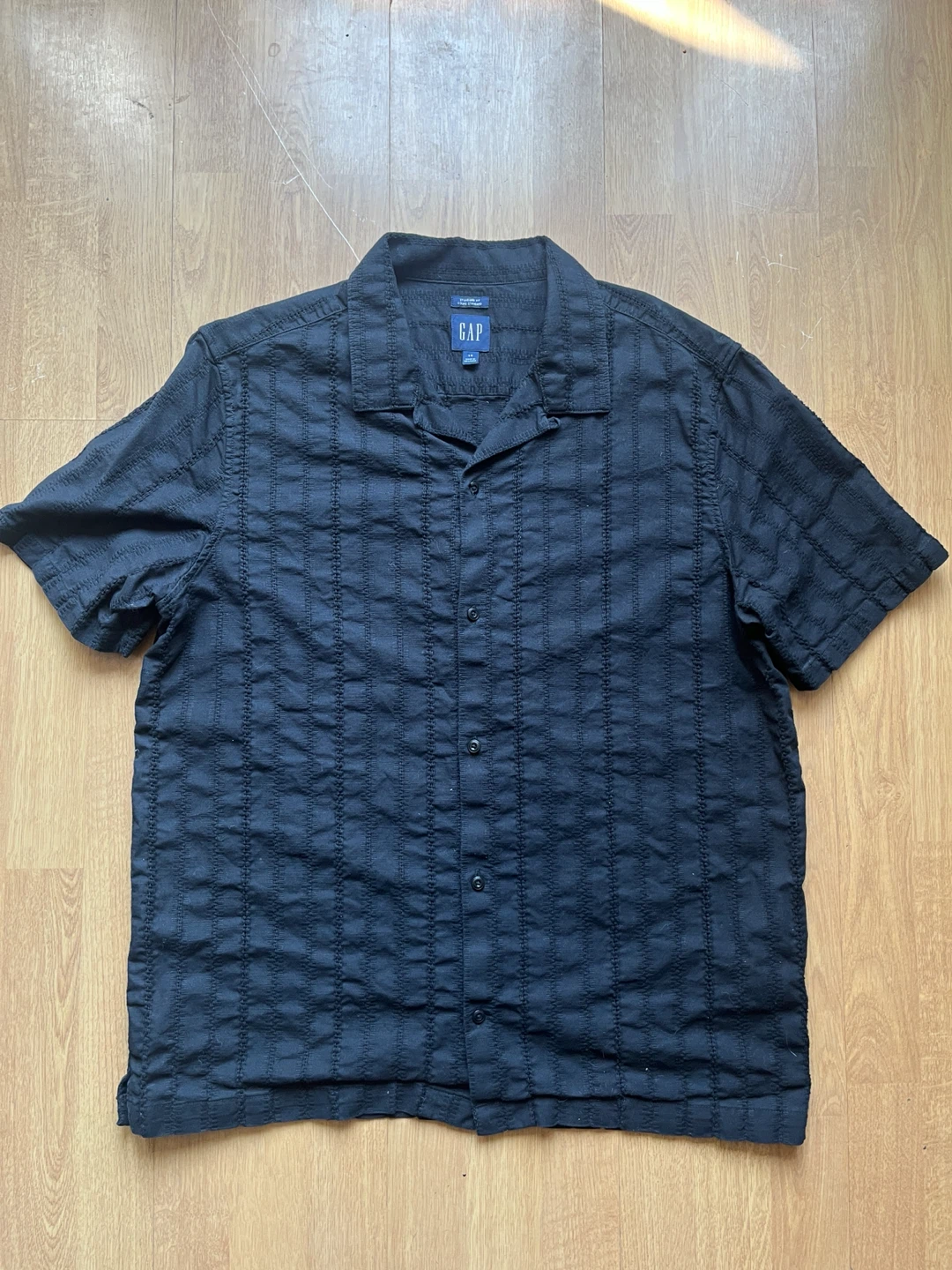 GAP Black Short Sleeve Button-Up Shirt - Men’s Large