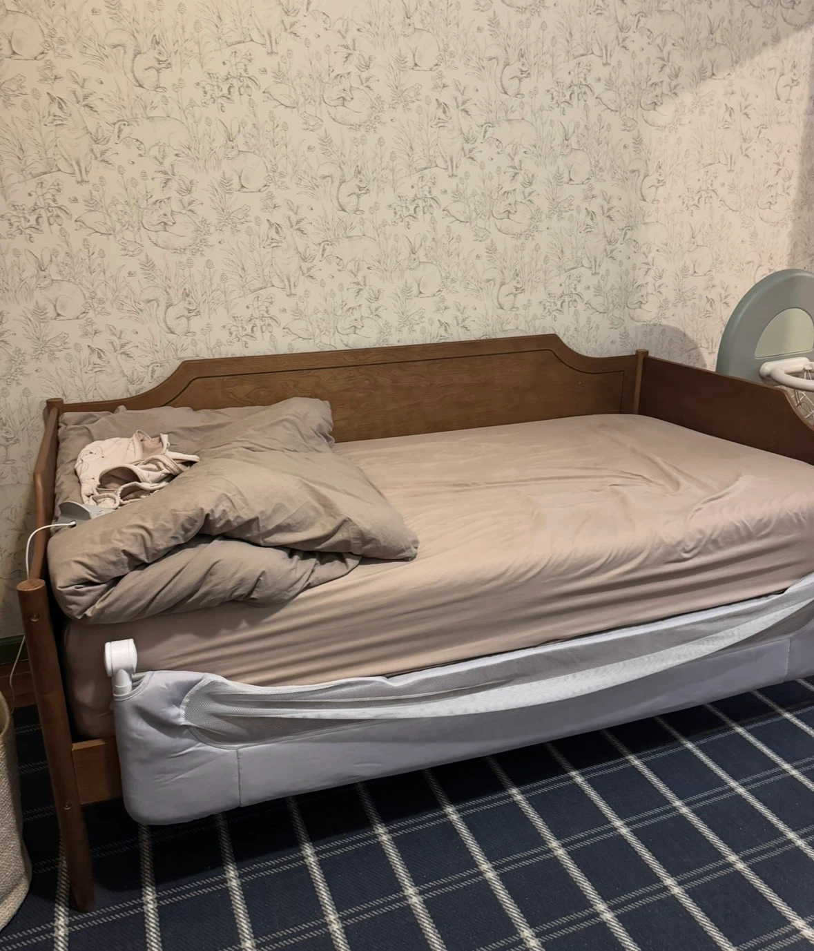 Walnut day bed - twin size - photo 3