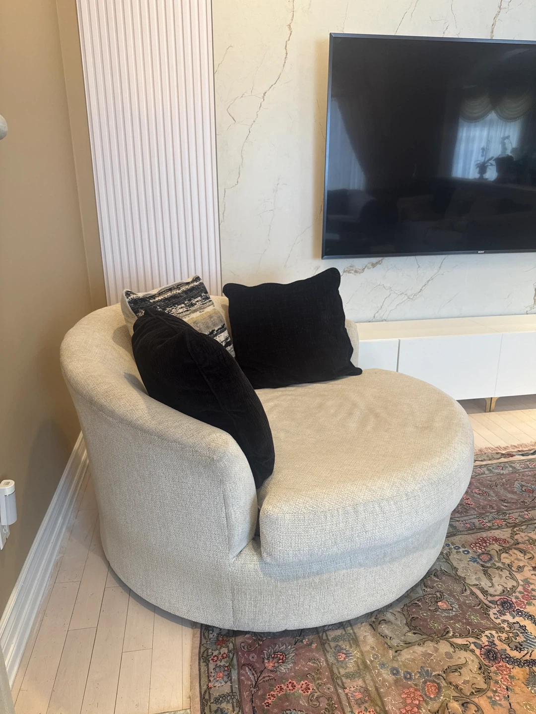 Ashly’s Cream Swivel Armchair with Black Accent Pillows - photo 2