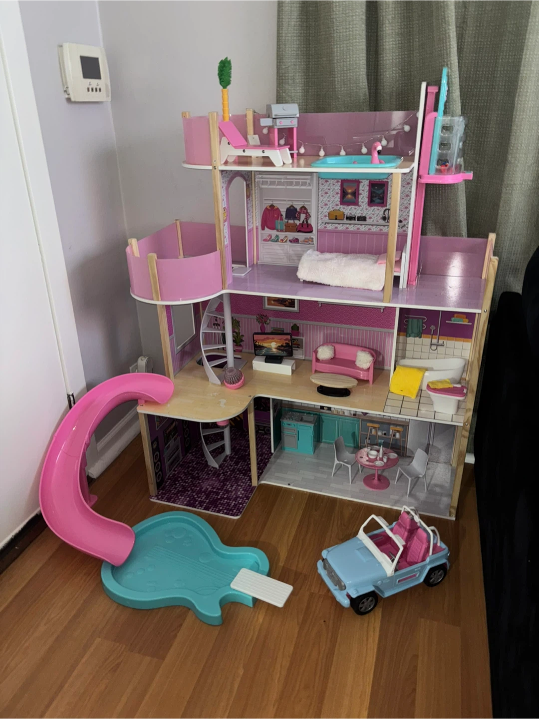 Dollhouse with Accessories and Toy Car