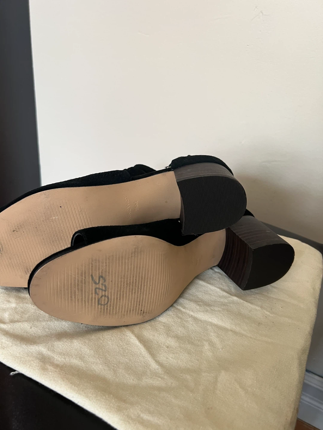 Nine West Black Suede Peep Toe Heels Size 9.5 - photo 2