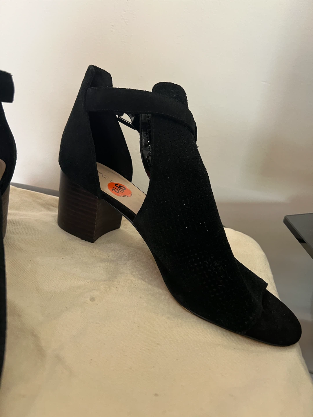 Nine West Black Suede Peep Toe Heels Size 9.5 - photo 3