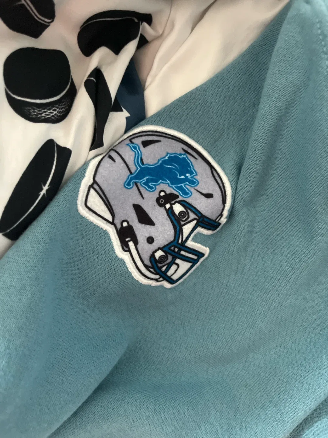 Detroit Lions Boathouse Sweater: Store bought pice 85+tax - photo 4