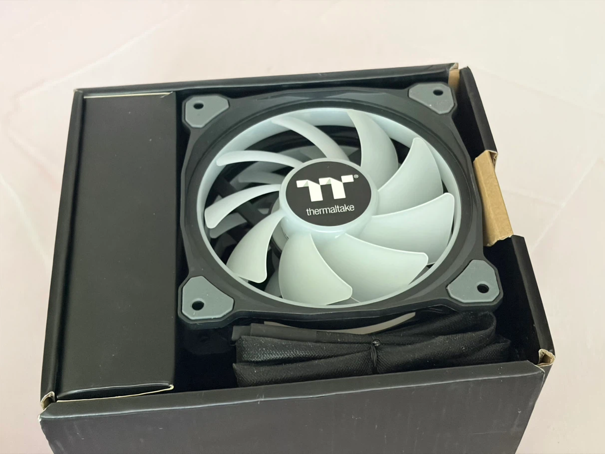 New 3 Pack Thermaltake Fan Riing Trio 12 RGB TT 120MM - photo 4