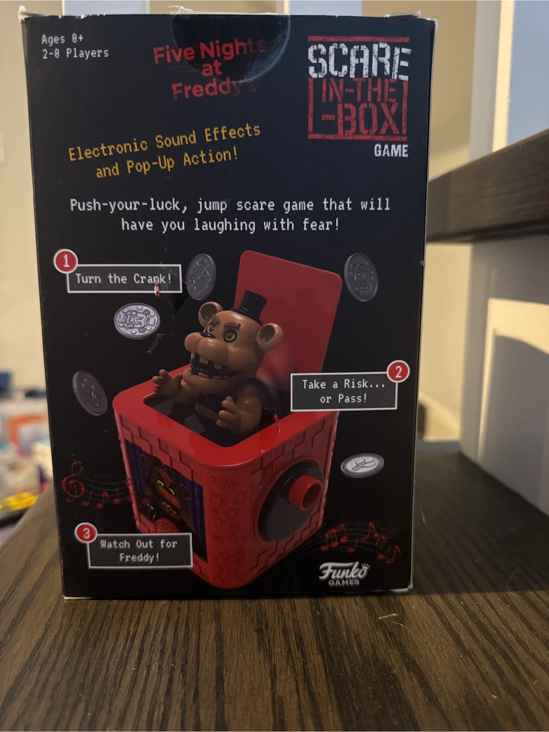 Five Nights at Freddy's Scare in the Box Game - photo 2