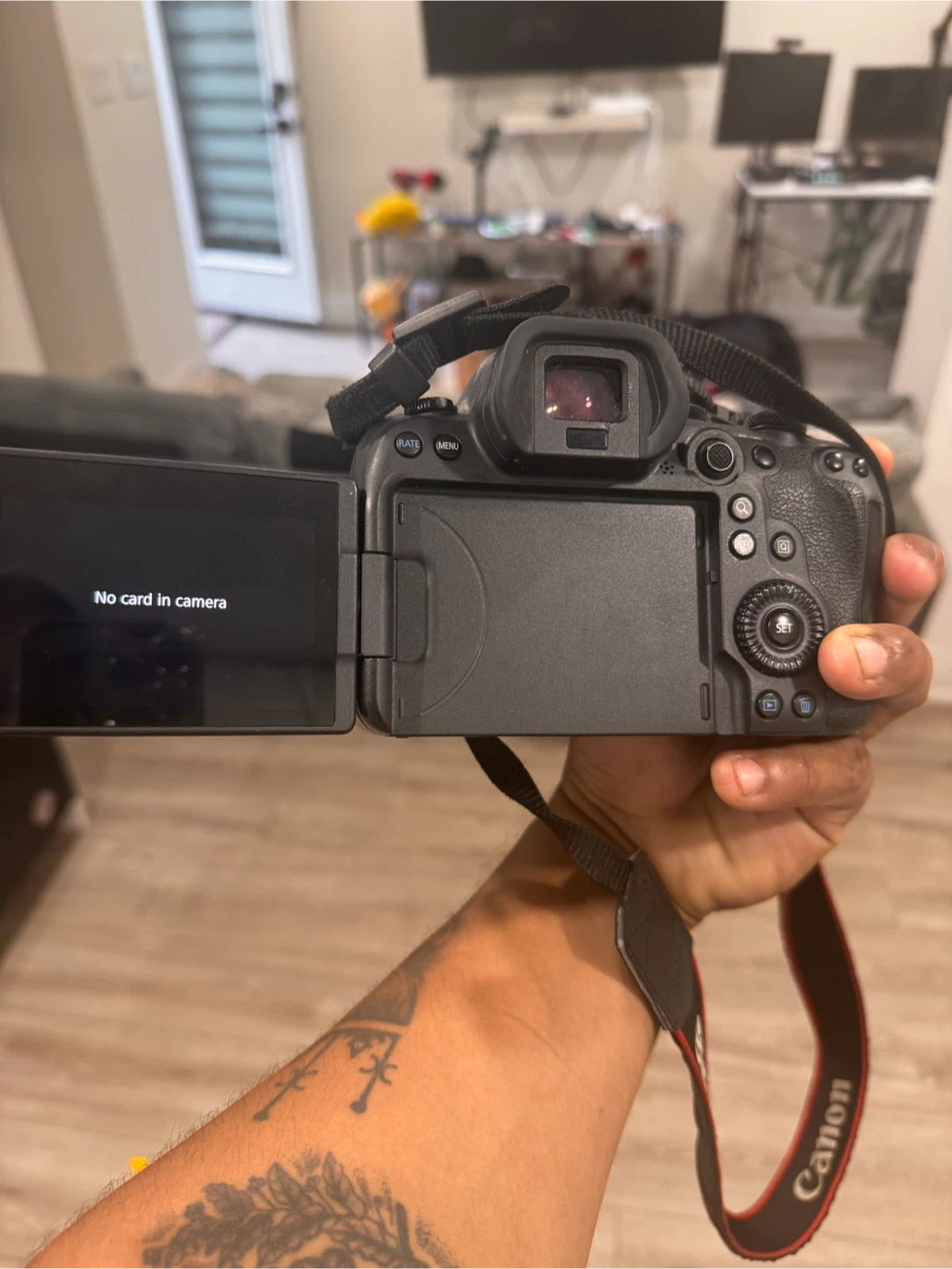 Canon EOS R6 Mark II Camera with 24-105mm Lens - photo 4