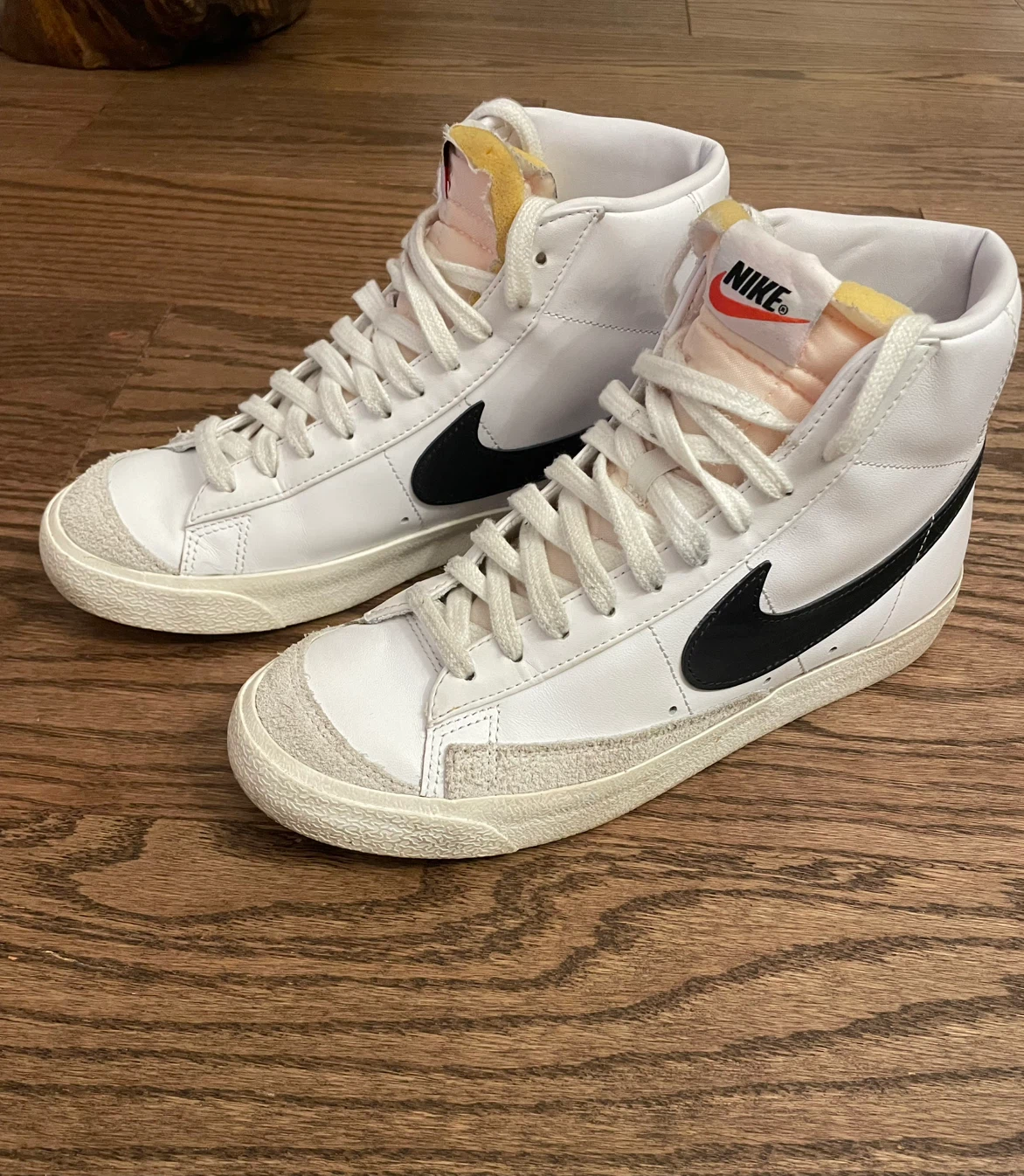 Women’s Nike Blazers sz. 8.5 - photo 2