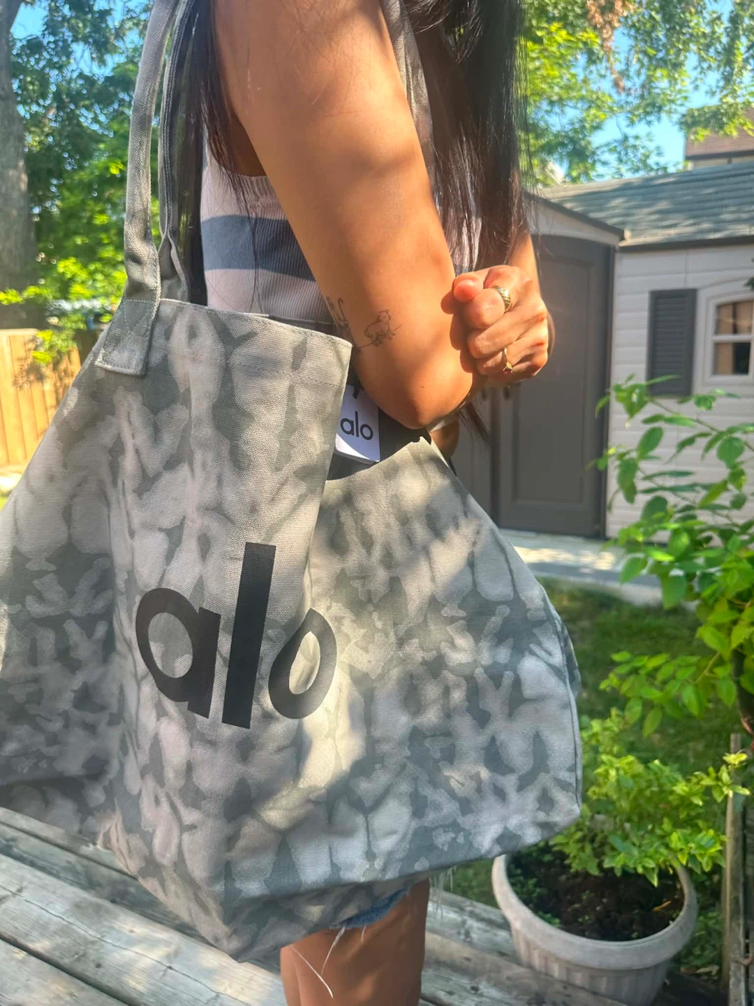 Alo Yoga Shopper Tote Bag - Grey Tie-Dye One Size - photo 2