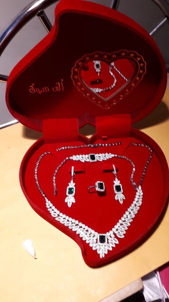 Brand new sterling silver Set with Emeralds and Rhinestones-925