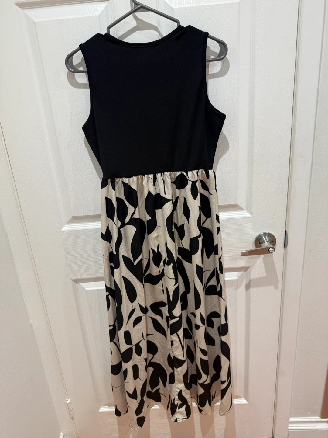 Black and Beige Leaf Print Maxi Dress - Size M - photo 2