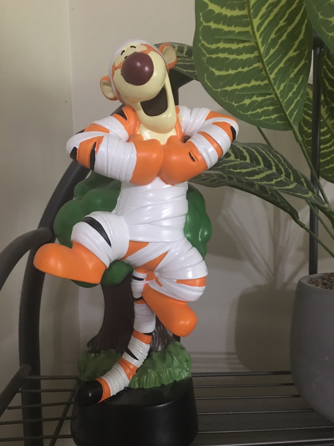 Disney Winnie the Pooh & Tigger Halloween Figurines - photo 2