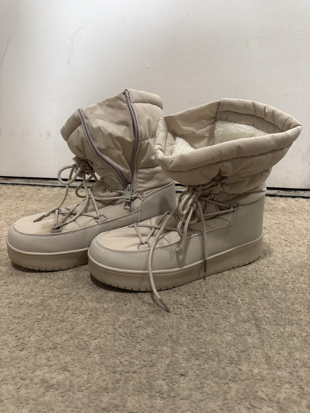 Cream Thinsulate Snow Boots Size 8