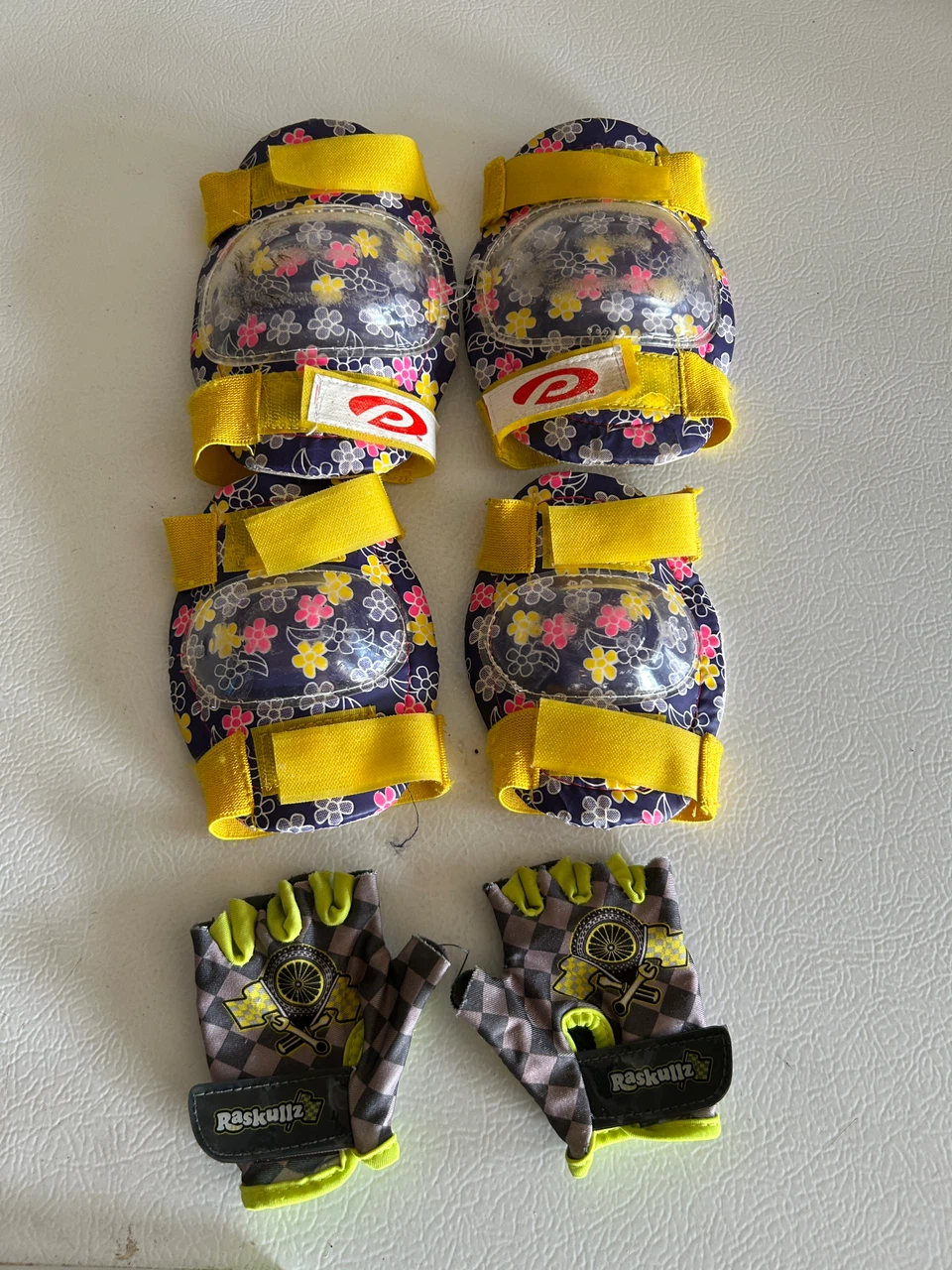 Raskullz Kids Protective Gear Set - Helmet & Pads